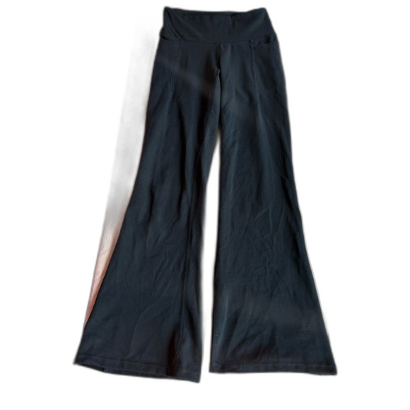 NWOT Jockey Active Yoga Pants Small Pockets Flare Leg Athleisure Black - Picture 2 of 8